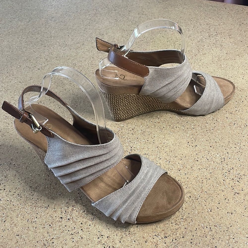 A2 AEROSOLES "May Plush" in Tan Canvas w Woven Grass Wrapped Wedge Heel Sandals